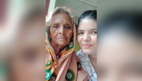 श्रेया और तीजिया नानी. (तस्वीर: श्रेया पांडेय) Tijiya Nani 3