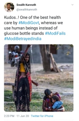 इस फोटो में बच्चे के हाथ में लगी ड्रिप को पकड़कर महिला खड़ी है. इस फोटो में बच्चे के हाथ में लगी ड्रिप को पकड़कर महिला खड़ी है.