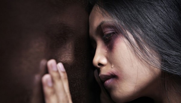घरेलू हिंसा की रिपोर्ट दर्ज कराने के लिए जरूरी है कि आप कुछ सुबूत अपने पास रखें. इससे आपके केस को मदद मिलेगी. (सांकेतिक तस्वीर) Women Violence
