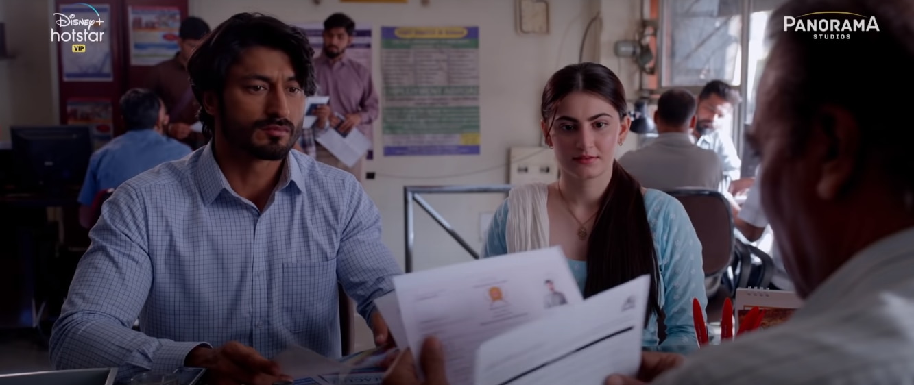 फिल्म के एक सीन में समीर और नर्गिस के किरदार में विद्युत जामवाल और शिवालीका ओबेरॉय. फिल्म के एक सीन में समीर और नर्गिस के किरदार में विद्युत जामवाल और शिवालीका ओबेरॉय.