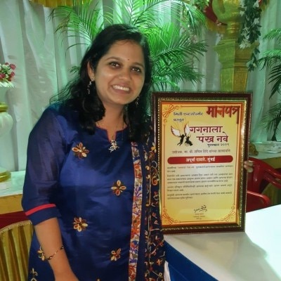 अपूर्वा जब बेहद छोटी थीं, तभी पता चल गया था कि उनके सुनने की क्षमता में कमी है. (तस्वीर साभार: फेसबुक) Apurva