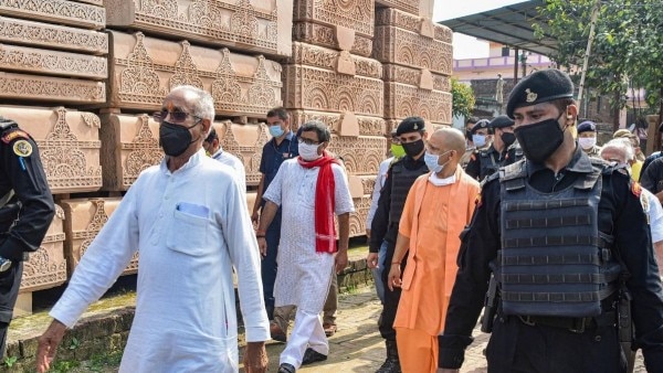 भूमि पूजन की तैयारियां जांचने के लिए सीएम योगी आदित्यनाथ 25 जुलाई को अयोध्या गए थे. भूमि पूजन की तैयारियां जांचने के लिए सीएम योगी आदित्यनाथ 25 जुलाई को अयोध्या गए थे.