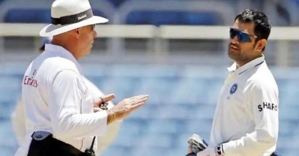 एमएस धोनी के साथ डेरल हार्पर. Dhoni Harper