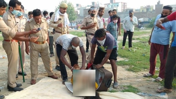 पुलिस युवती की लाश को लेकर सीसीटीवी खंगाल रही है. पुलिस युवती की लाश को लेकर सीसीटीवी खंगाल रही है.