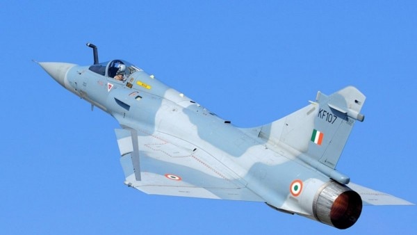 मिराज 2000 फाइटर जेट भी रफाल वाली कंपनी ही बनाती है. मिराज 2000 फाइटर जेट भी रफाल वाली कंपनी ही बनाती है.