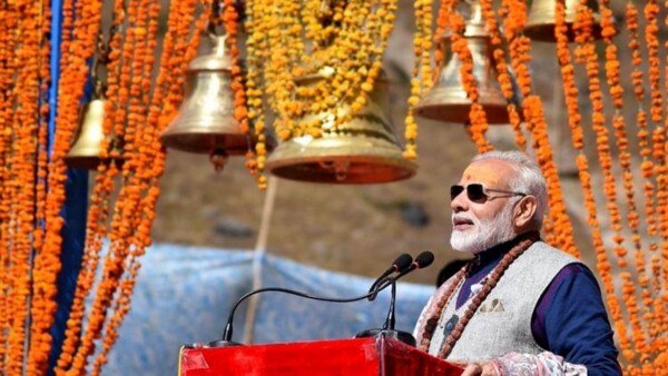 केदारनाथ में पीएम मोदी. वे कई बार यहां की यात्रा कर चुके हैं. अपने भाषणों में उन्होंने केदारनाथ को दोबारा से विकसित करने के ऐलान किए हैं. केदारनाथ में पीएम मोदी. वे कई बार यहां की यात्रा कर चुके हैं. अपने भाषणों में उन्होंने केदारनाथ को दोबारा से विकसित करने के ऐलान किए हैं.