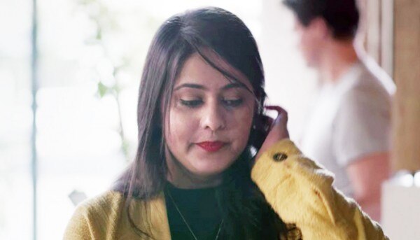 रूपम ने बाद में ऑनलाइन डेटिंग साइट के ज़रिए किसी लड़के से मुलाक़ात की, और उसकी कहानी वहीं तक दिखाई गई. (तस्वीर: Netflix) Rupam