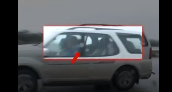 टाटा सफारी कार, जिसका इंडिया टुडे टीम ने पीछा किया. इसमें विकास दुबे बैठा नजर आ रहा था. फोटो: Aaj Tak/India Today