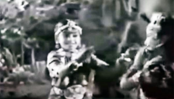 1953 में आई फिल्म आगोश में राधा कृष्ण बनी सरोज खान और बेबी नाज़ की जोड़ी. (तस्वीर: यूट्यूब स्क्रीनशॉट) Saroj Khan Baby Naz