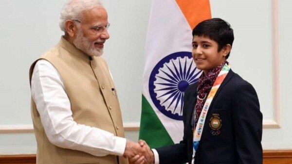 यूथ ओलंपिक में मेडल जीतने के बाद सिमरन पीएम मोदी से भी मिली थी. यूथ ओलंपिक में मेडल जीतने के बाद सिमरन पीएम मोदी से भी मिली थी.