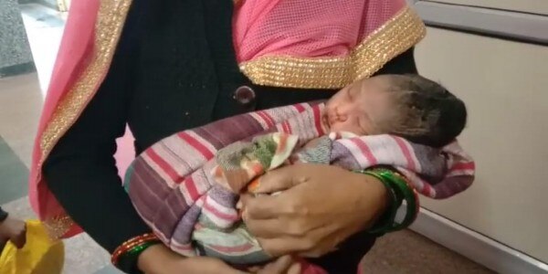 (सांकेतिक तस्वीर) Baby Mother