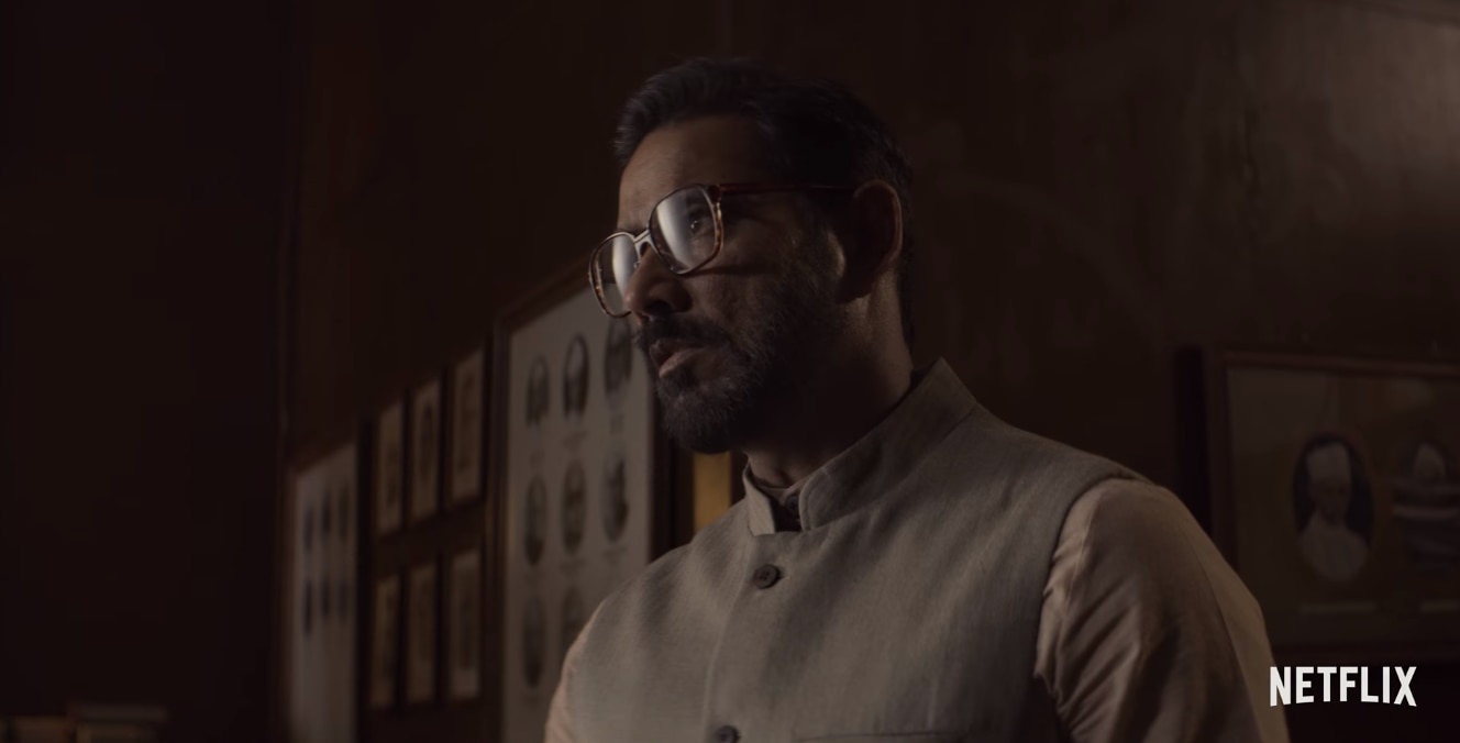 टीवी पर सबको सावधान और सतर्क रहने की सलाह देने वाले अनूप सोनी यहां फिल्म के विलन का रोल कर रहे हैं. एक भ्रष्ट नेता के रोल में. टीवी पर सबको सावधान और सतर्क रहने की सलाह देने वाले अनूप सोनी यहां फिल्म के विलन का रोल कर रहे हैं. एक भ्रष्ट नेता के रोल में.
