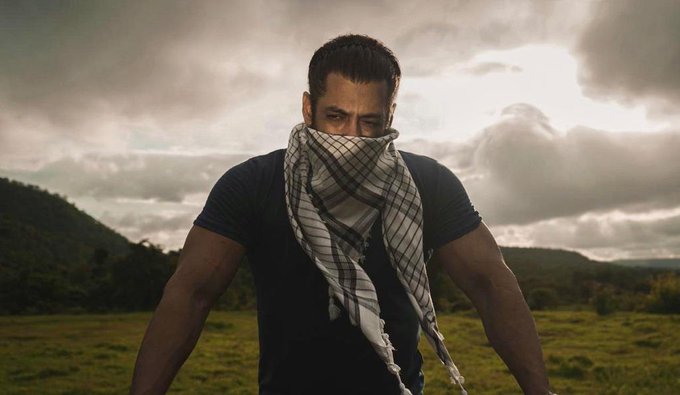 सलमान खान ने ये तस्वीर ईद के मौके पर पोस्ट की थी. इसे टाइगर 3 का प्रतीकात्मक अनाउंसमेंट मान लिया गया. सलमान खान ने ये तस्वीर ईद के मौके पर पोस्ट की थी. इसे टाइगर 3 का प्रतीकात्मक अनाउंसमेंट मान लिया गया.