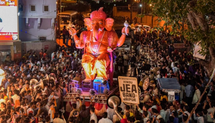 गणेश उत्सव की धूम. (फाइल फोटो- PTI) Ganesh 11