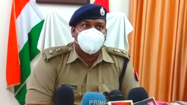 लखीमपुर SP सतेंद्र कुमार. (फोटो- अभिषेक वर्मा) Lakhimpur Kheri Dalit Girl Rape 7