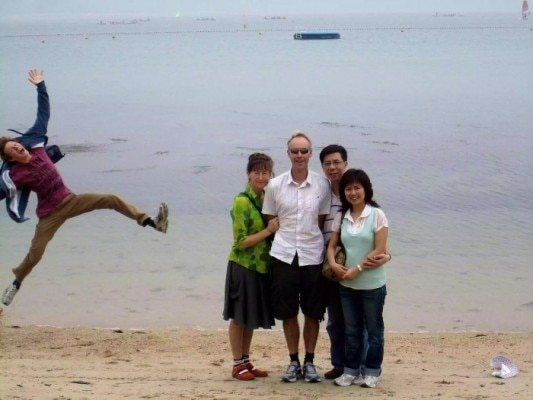 फ़ोटो बॉम्बिंग. (फ़ोटो: Yarr) Lt 700 Photobomb