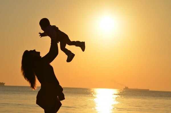 एक बच्चे को जन्म देने के बाद मां के शरीर में बहुत सारे बदलाव आते हैं. Mother 1