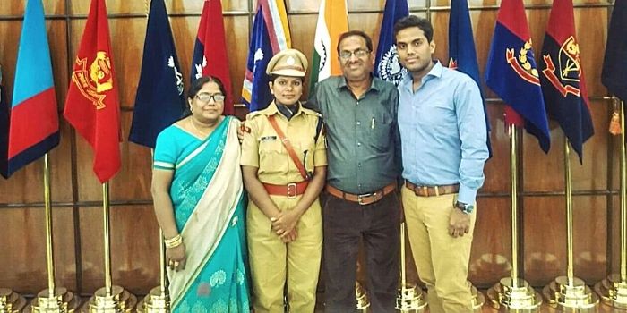 अपने परिवार के साथ निधि बंसल. (फोटो- स्पेशल अरेंजमेंट) अपने परिवार के साथ निधि बंसल. (फोटो- स्पेशल अरेंजमेंट)