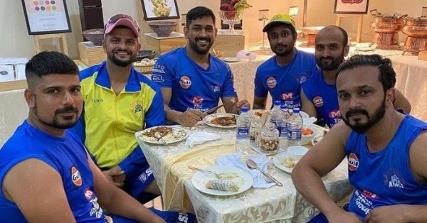 CSK टीम के साथ 2020 में सुरेश रैना की तस्वीर. Raina Csk