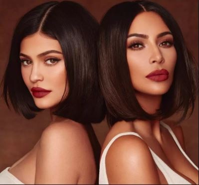 काइली ने अपनी बहन किम के साथ कोलेबोरेशन में भी कई प्रोजेक्ट किए हैं. Kylie 6