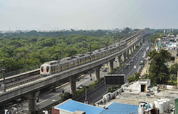 घिटोर्नी मेट्रो स्टेशन के पास की तस्वीर. Delhi Metro Resumes Service