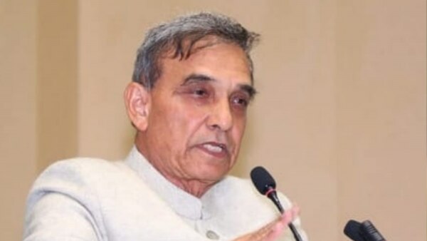डारविन की थ्योरी को गलत बताकर विवादों में आए थे सत्यपाल. (फोटो- सत्यपाल का फेसबुक अकाउंट) Satyapal Singh