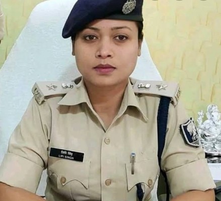लिपि सिंह पर सोशल मीडिया पर आरोप लग रहे हैं कि उन्होंने मामले को संभालने में संयम नहीं दिखाया. (तस्वीर: फेसबुक) Lipi Singh Tw