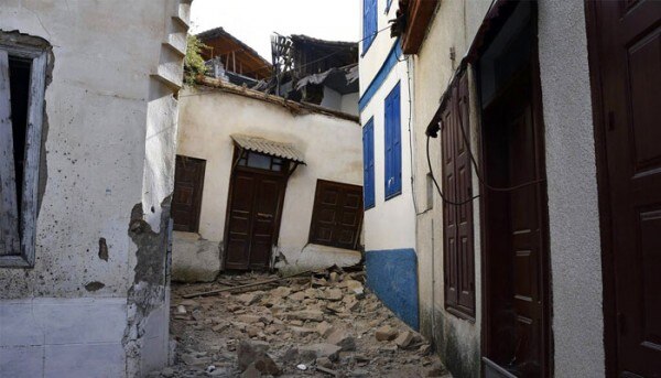 भूकंप की भयावहता बयान करती तुर्की की गलियां. (फोटो-AP) Turkey1