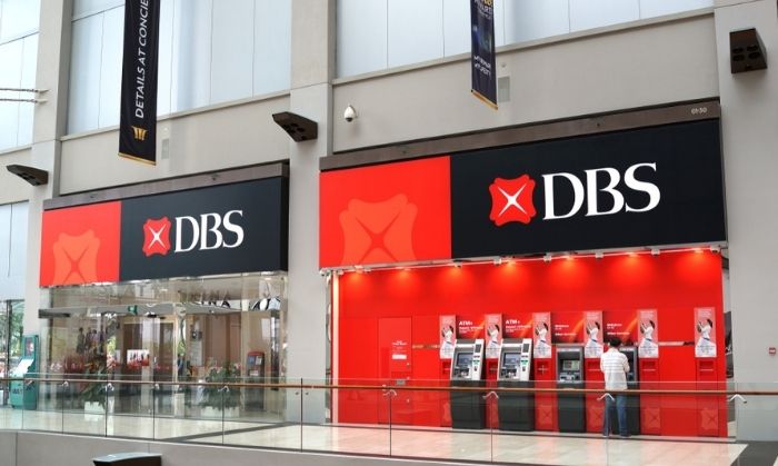 DBS, सिंगापुर बेस्ड एक मल्टीनेशनल बैंक या वित्तीय संस्था है. (तस्वीर: pymnts.com) DBS, सिंगापुर बेस्ड एक मल्टीनेशनल बैंक या वित्तीय संस्था है. (तस्वीर: pymnts.com)