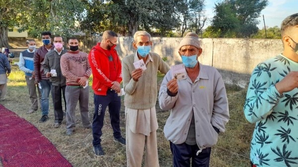 डीडीसी चुनाव के लिए पहले चरण की वोटिंग.