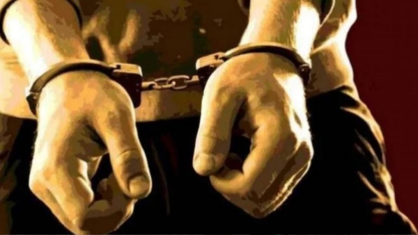 62 बरस के पुजारी को रेप के आरोप में गिरफ्तार किया गया. (प्रतीकात्मक तस्वीर) Priest Rape Case