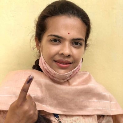 (तस्वीर: फेसबुक) Subhashini Sharad Yadav