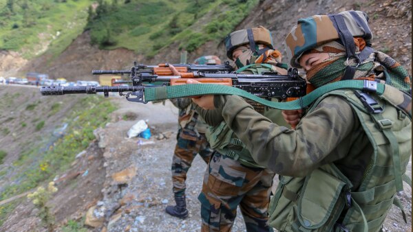 इंडियन आर्मी की महिला अधिकारियों ने सुप्रीम कोर्ट का रुख किया है, परमानेंट कमीशन की प्रोसेस के खिलाफ. (फोटो- PTI) Women Indian Army