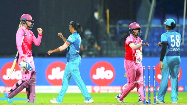 ट्रेलब्लेज़र्स और सुपरनोवाज़ के बीच फाइनल मुकाबला हुआ था. (फोटो- PTI) Women's T20 Challenge