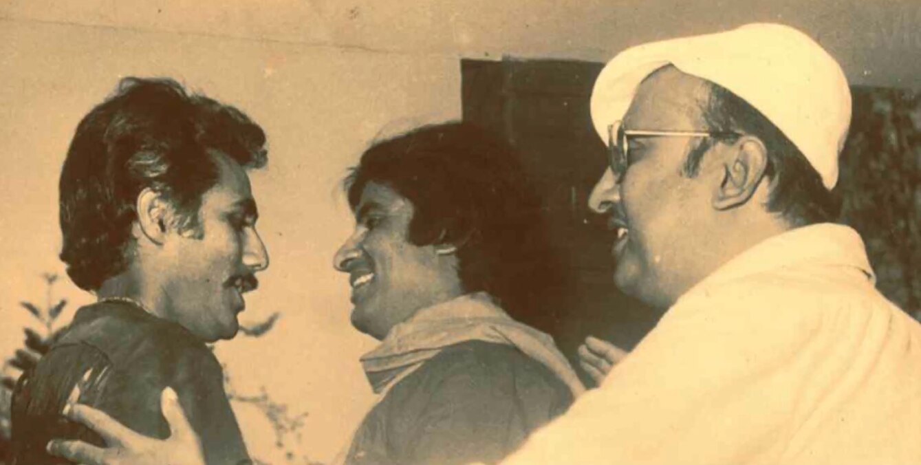 फिल्म कुली के सेट पर अमिताभ और पुनीत इस्सर. फिल्म कुली के सेट पर अमिताभ और पुनीत इस्सर.