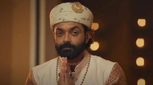 करणी सेना भी शो पर आपत्ति उठा चुकी है. फोटो - ट्रेलर Bobby deol in aashram