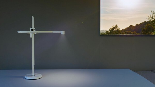 ये है डाइसन लाइट साइकल का सफेद कलर वाला मॉडल. Dyson Light Cycle Desk Gallery Image 1