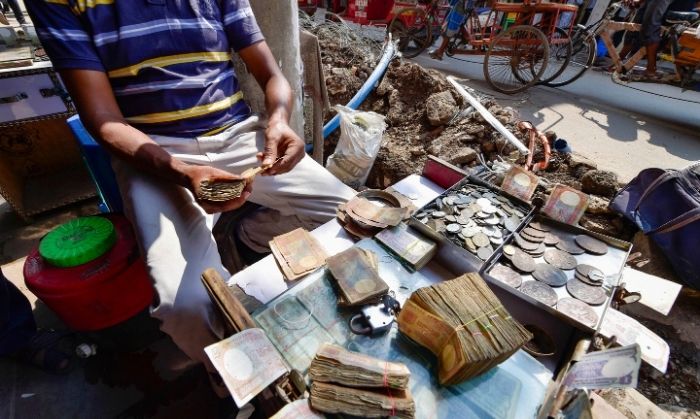 करेंसी और बॉन्ड में काफ़ी समानता है. (सांकेतिक तस्वीर: PIT) करेंसी और बॉन्ड में काफ़ी समानता है. (सांकेतिक तस्वीर: PIT)