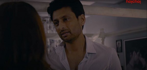 रोशनी का भ्रम या फिर सच में दाल में कुछ काला है. फोटो - ट्रेलर Love And Affair