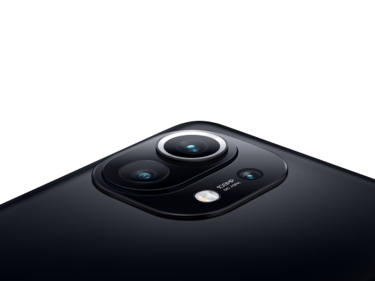 बैक पर लगा हुआ ट्रिपल कैमरा सेटअप. Mi 11 Camera