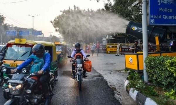 'एंटी स्मॉग गन' से दिल्ली और आसपास के क्षेत्रों का कितना की प्रदूषण नियंत्रण हो लेगा? (तस्वीर: पीटीआई/मानवेंद्र वशिष्ठ) 'एंटी स्मॉग गन' से दिल्ली और आसपास के क्षेत्रों का कितना की प्रदूषण नियंत्रण हो लेगा? (तस्वीर: पीटीआई/मानवेंद्र वशिष्ठ)