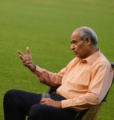 राज सिंह डूंगरपुर ने सचिन तेंदुलकर को बहुत कम उम्र में ही अंतर्राष्ट्रीय क्रिकेट में मौका दे दिया था. राज सिंह डूंगरपुर ने सचिन तेंदुलकर को बहुत कम उम्र में ही अंतर्राष्ट्रीय क्रिकेट में मौका दे दिया था.