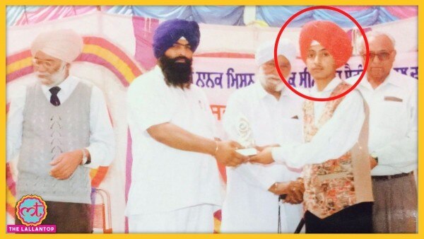 दिलजीत दोसांझ ने पढ़ाई तो 10वीं तक ही पूरी की लेकिन गाने की वजह से उन्हें गांव में सब जानते थे. यह तस्वीर दिलजीत ने अपने ट्विटर अकाउंट पर शेयर की थी. Sale(580)