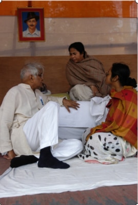 जार्ज फर्नांडीस ममता बनर्जी को भाजपा गठबंधन में लेकर आए. जार्ज फर्नांडीस ममता बनर्जी को भाजपा गठबंधन में लेकर आए.