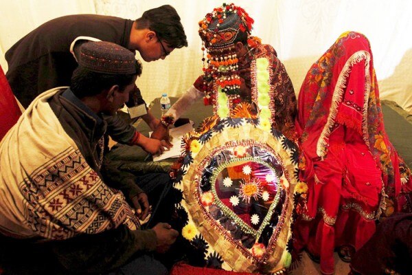 पिंकी को मजिस्ट्रेट के सामने पेश किए जाने पर उसने जानकारी दी कि वो अपनी मर्जी से लड़के के घर जाना चाहती है. उसने ये भी कहा कि उसका राशिद के साथ निकाह हो चुका है. (सांकेतिक तस्वीर) Talaq Reuters