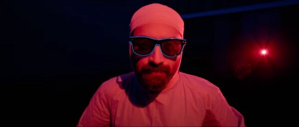 फहाद का किरदार आपको सम्मोहित करके रख देगा. फोटो - ट्रेलर fahadh faasil in trance