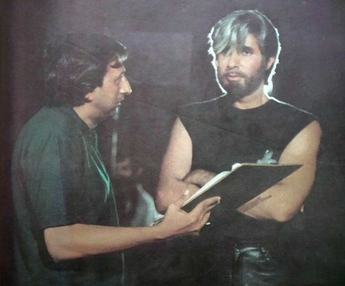 फिल्म शहंशाह की शूटिंग के दौरान अमिताभ बच्चन के साथ डायरेक्टर टिनू आनंद. फिल्म शहंशाह की शूटिंग के दौरान अमिताभ बच्चन के साथ डायरेक्टर टिनू आनंद.