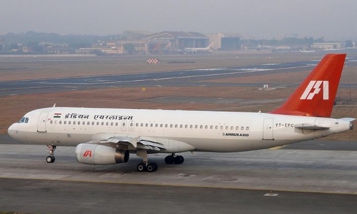 इंडियन एयरलाइंस. जो बाद में एयर इंडिया में मर्ज़ हो गई. (तस्वीर: By Sean & Silva / planespotters.net/Aviation_Photos/photo.show?id=068571) इंडियन एयरलाइंस. जो बाद में एयर इंडिया में मर्ज़ हो गई. (तस्वीर: By Sean & Silva / planespotters.net/Aviation_Photos/photo.show?id=068571)