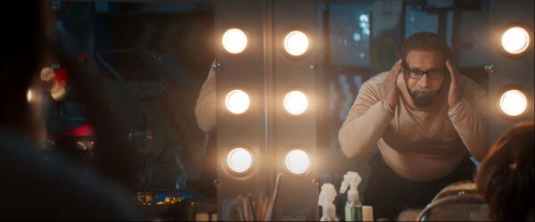 विक्रम को ऐसे बहरूपिए जैसे किरदारों में महारत हासिल है. फोटो - टीज़र cobra teaser