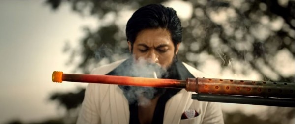 इस सीन पर हॉल में म्यूज़िक नहीं सुनाई देगा. सुनाई देंगी तो बस सीटियां और तालियां. फोटो - टीज़र Yash In Kgf Chapter 2